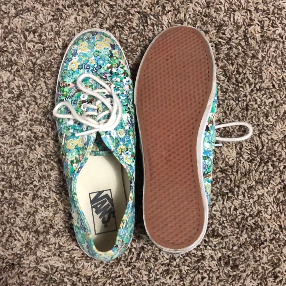 Vans - Picture 2 of 2